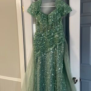 Wedding dress or prom